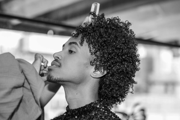 Hoe maak je je eigen kleding op een budget en met creativiteit?